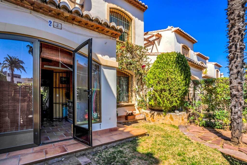 Вилла La Isla Casa Barnaby Platja de Larenal Экстерьер фото