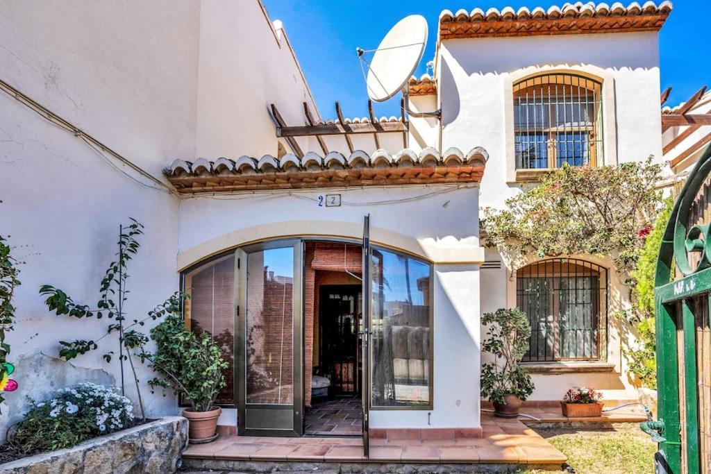 Вилла La Isla Casa Barnaby Platja de Larenal Экстерьер фото